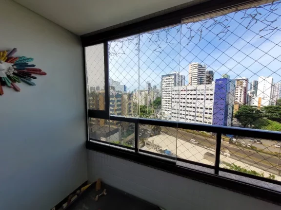 Imagem Excelente apartamento com três quartos e armários planejados a venda na Pituba