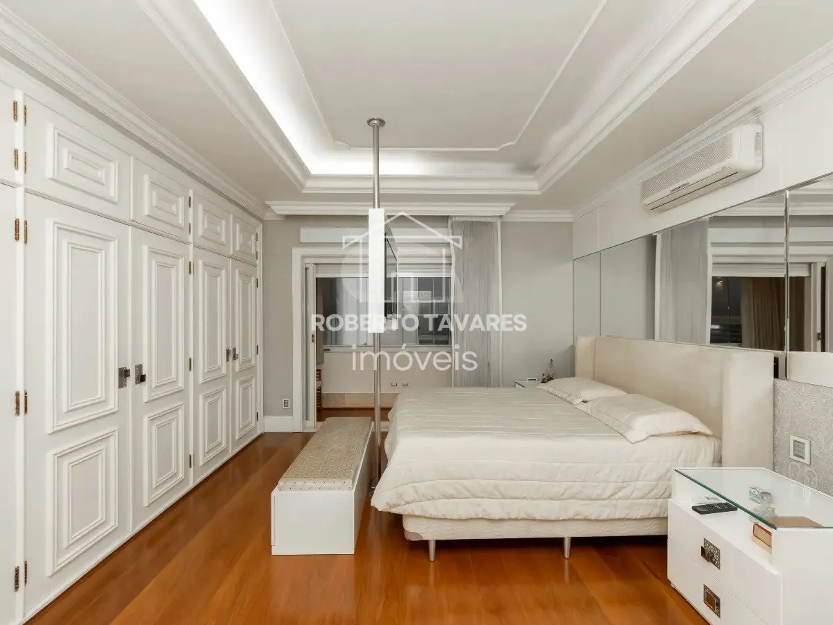 Imagem Apartamento com 392m² área útil - 3 dormitórios (3 suítes) c/ varanda integrada ao living - 1 escritório - 5 banheiros (1 lavabo) - 1 vaga c/ manobrista.
