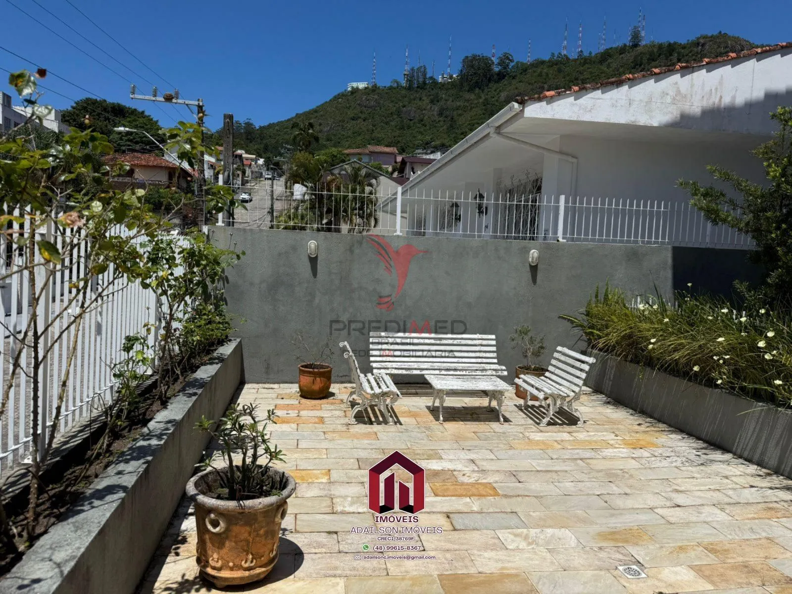 Imagem Linda Casa em Florianópolis, SC Brasil -Bairro Trindade com 4 dormitórios, sendo 2 suítes