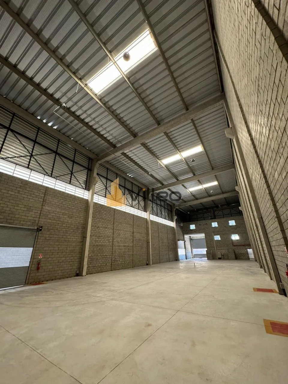 Imagem Oportunidade única para o seu negócio! Este galpão com área privativa de 747,5 m² está localiz...