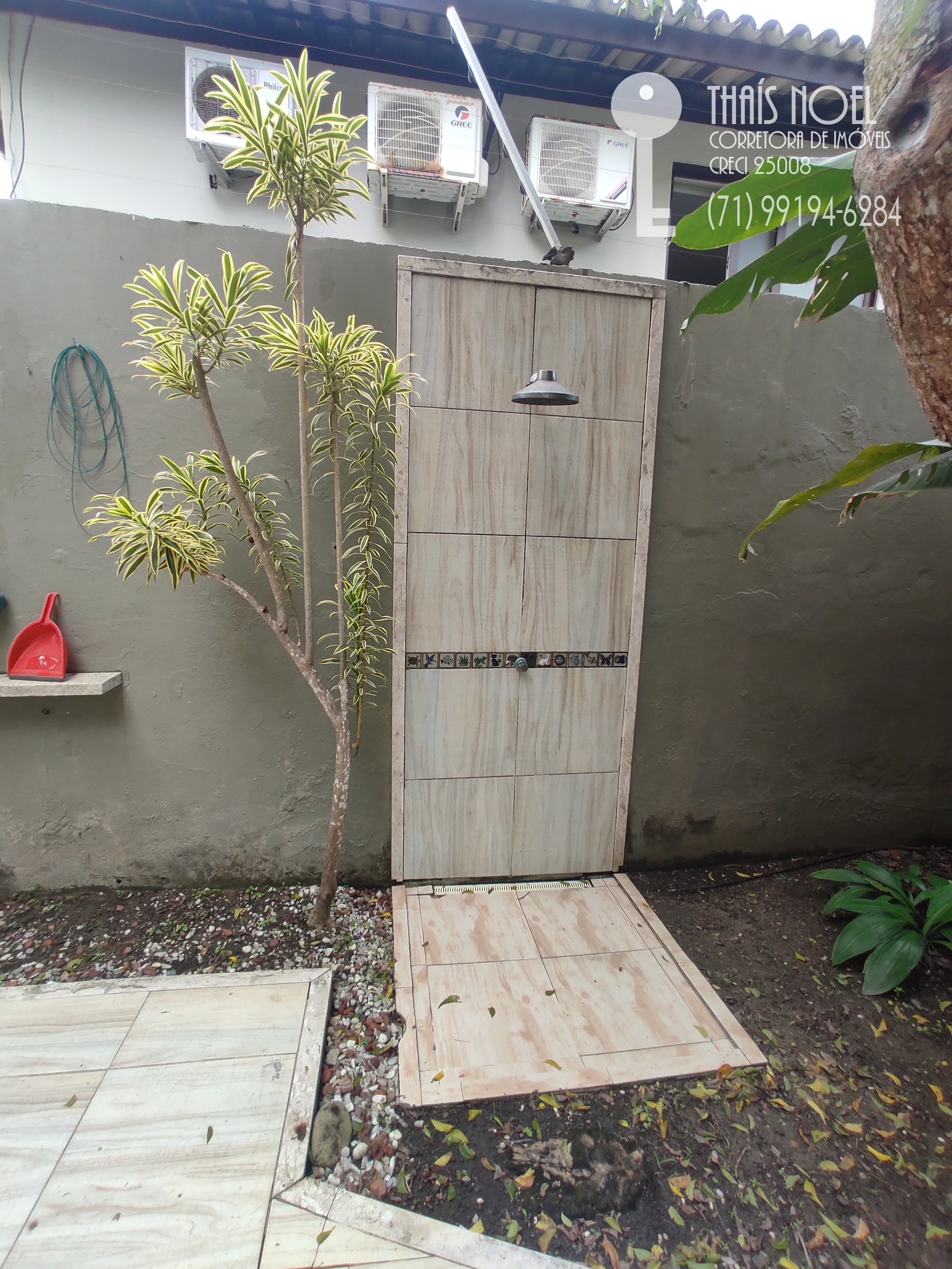 Imagem CASA DE 4/4 E 3 VAGAS EM CONDOMÍNIO FECHADO DE BURAQUINHO (LAURO DE FREITAS)