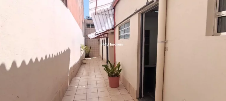 Imagem Excelente Casa Comercial à Venda na Vila Romana, São Paulo-SP: 11 Salas, 4 Banheiros, 196m² de Área!