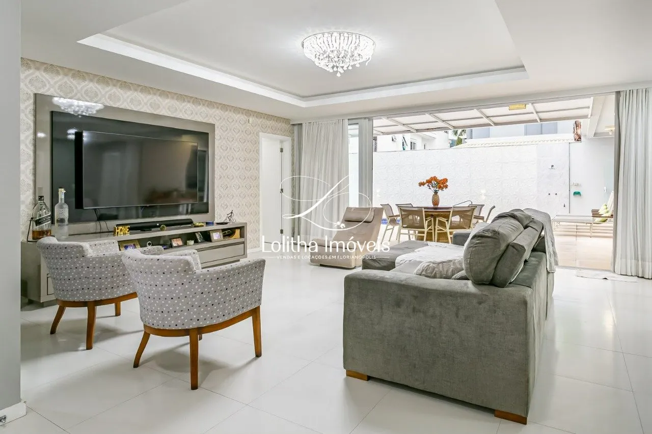 Imagem CASA COM 3 SUíTES À VENDA EM JURERÊ - FLORIANÓPOLIS/SC
