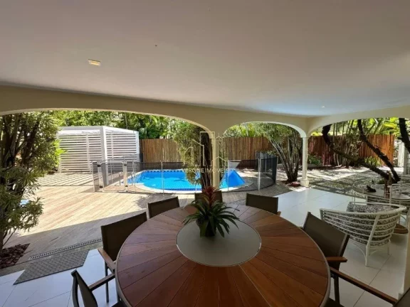 Imagem Casa duplex em condomínio fechado alto luxo com quatro suítes e área gourmet a venda em Patamares