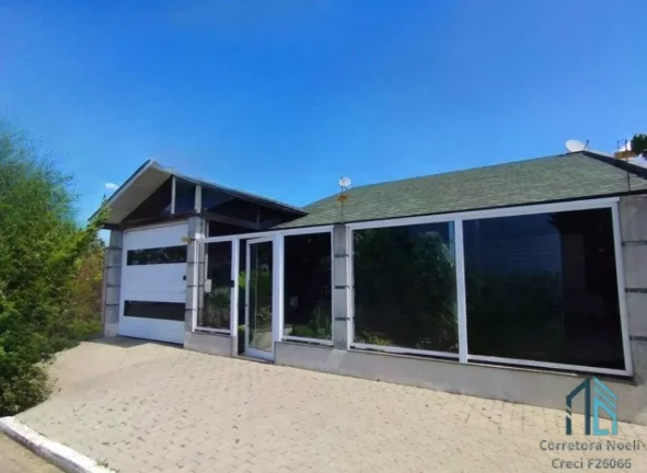 Imagem Casa com amplo terreno nos fundos de 364 m², 03 quartos c/suíte Bairro São José em Flores da Cunha RS