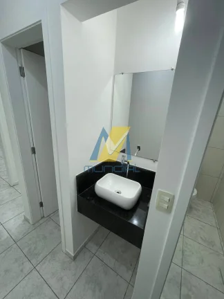 Imagem Galpão Corporativo com Pé-Direito Alto e Estrutura Completa