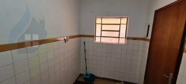 Imagem Casa de 3 dormitórios, 2 banheiros, 4 vagas, com 280m² em Jardim Silvestre, São Bernardo do Campo