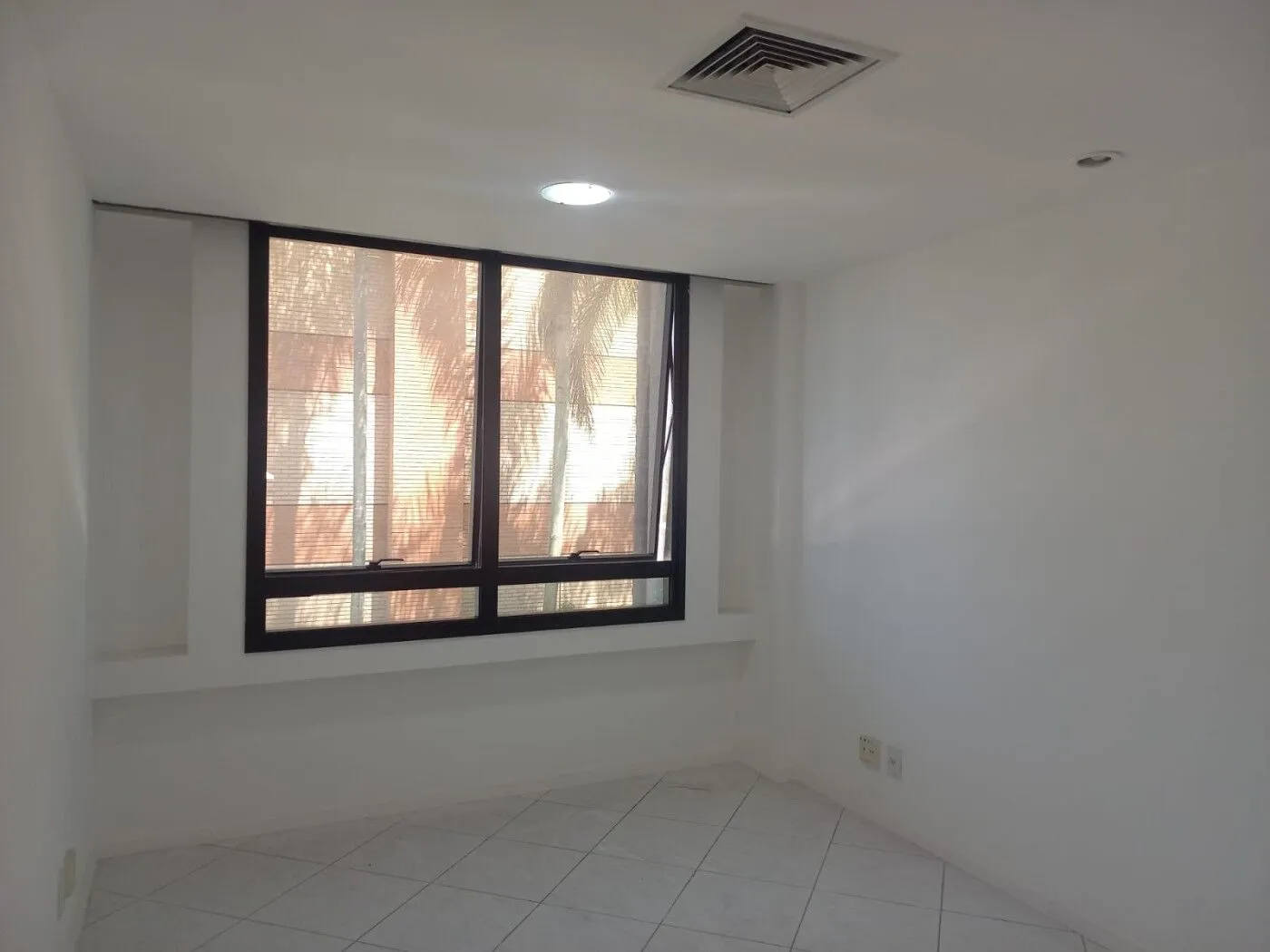 Imagem Sala comercial à venda no bairro Barra da Tijuca em Rio de Janeiro/RJ