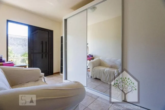 Imagem Ampla Casa com 5 Quartos à Venda