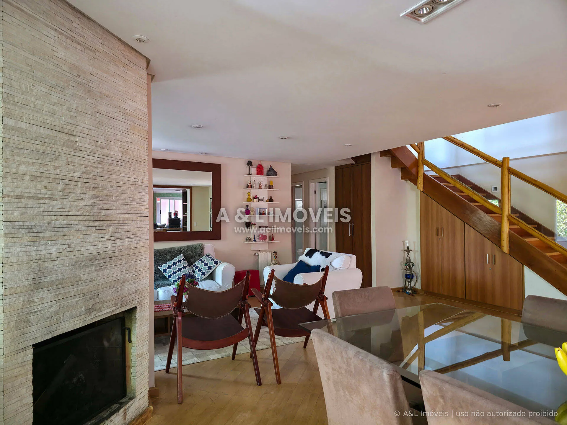 Imagem Duplex Vila Capivari, Campos do Jordão - 229 m², 4 Dorms., 3 Vagas