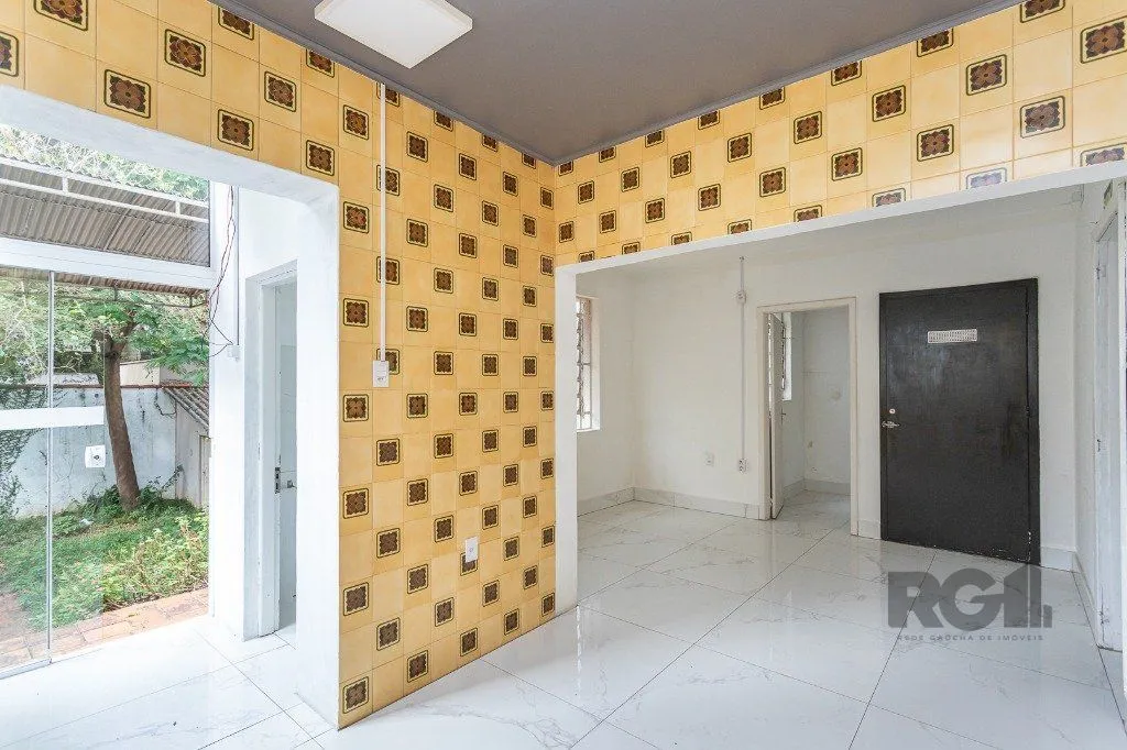 Imagem Casa Espaçosa de 3 Dormitórios à Venda no Bairro Moinhos De Vento!