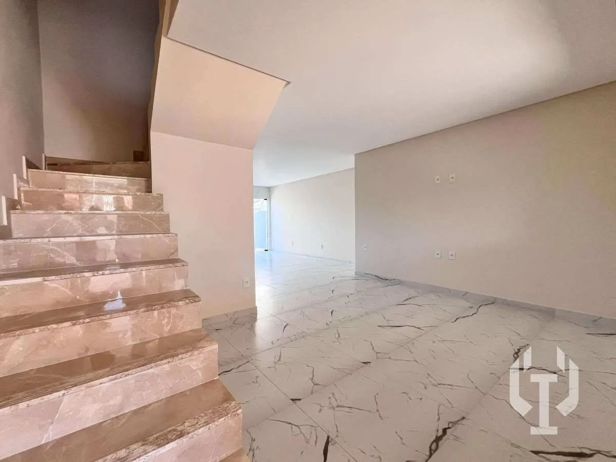 Imagem Sobrado Novo à Venda em Morretes - Itapema/SC