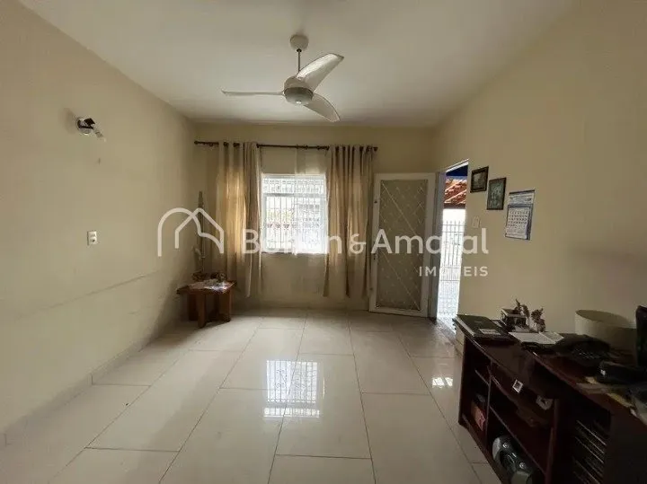 Imagem Casa com 3 Quartos e 1 banheiro à Venda, 155 m²