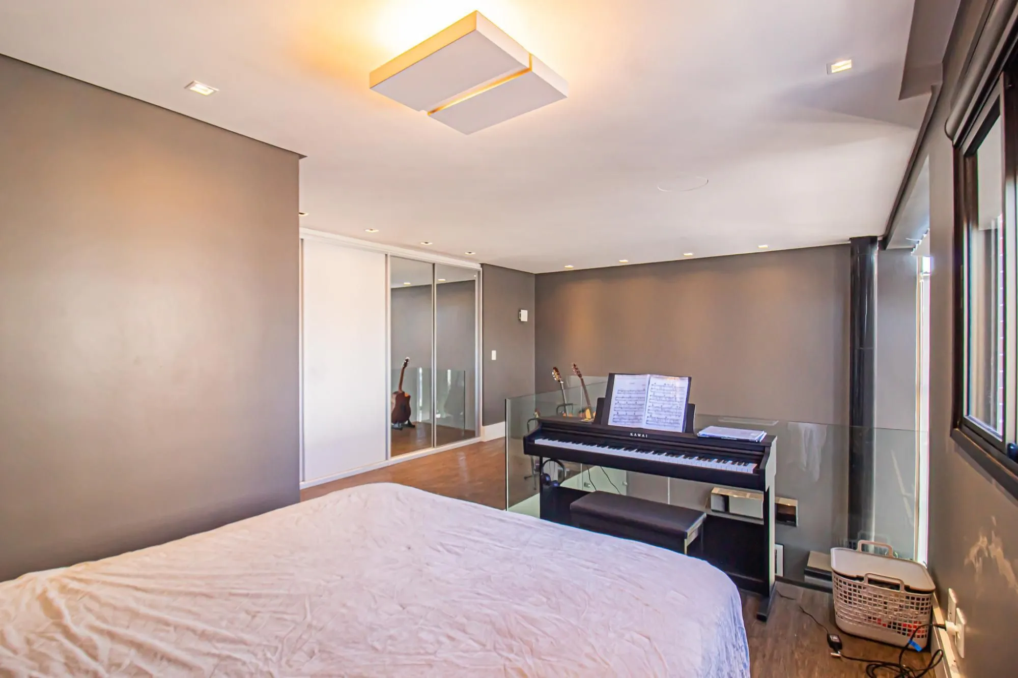 Imagem Apartamento Duplex, 1D com lareira no bairro Rio Branco