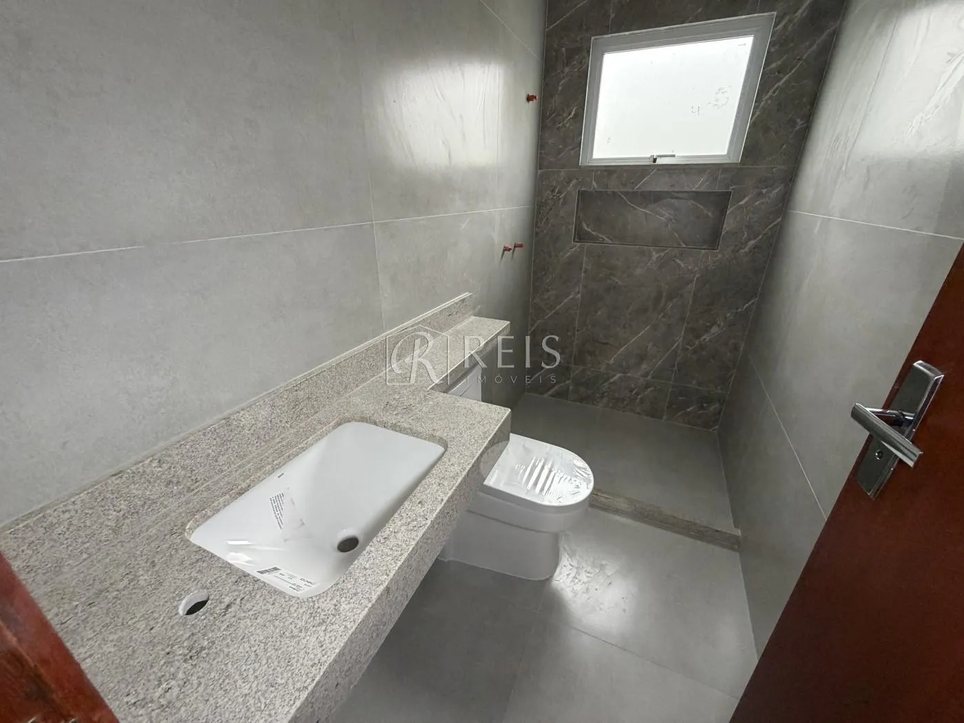 Imagem Casa para Venda em Rio das Ostras, Jardim Mariléa, 3 dormitórios, 1 suíte, 2 banheiros, 2 vagas
