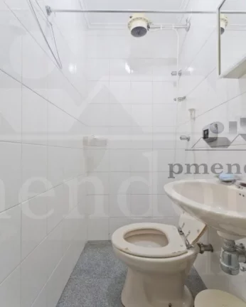 Imagem Apartamento bem conservado e repleto de armários, living para 02 ambientes, terraço, 03 dormitóri...