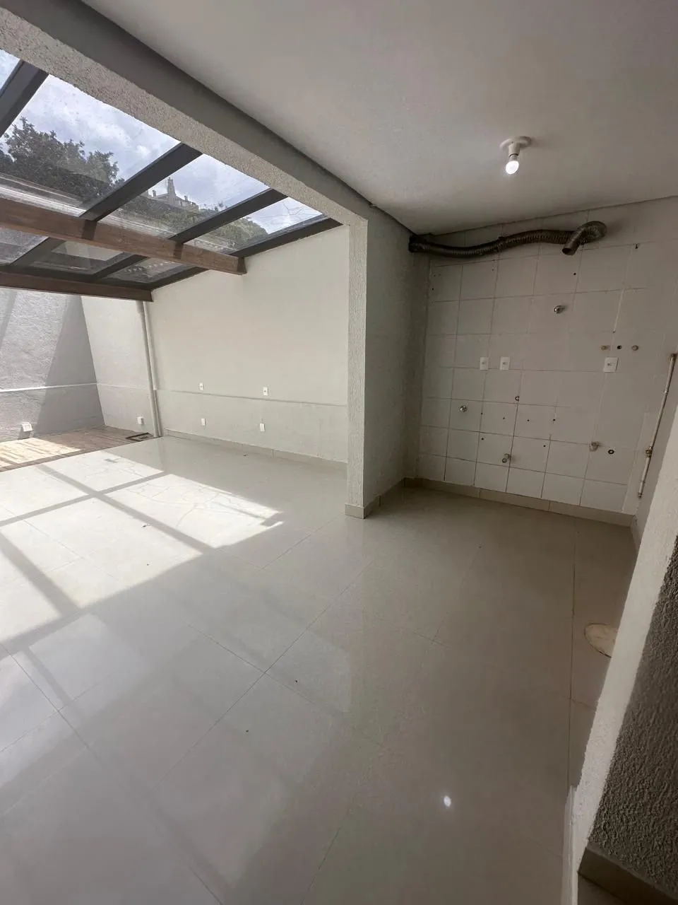 Imagem Vende-se casa com 4 suítes, 184m² e 4 vagas - Chácara das Pedras