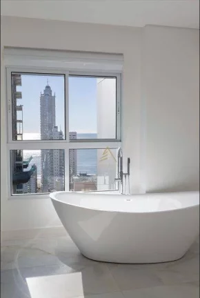 Imagem Apartamento com 4 dormitórios à venda, 167 m² por R$ 3.965.500,00 - Centro - Balneário Camboriú/SC