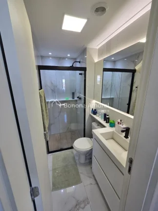 Imagem Com 68 m² de área útil, este apartamento totalmente reformado combina conforto, sofisticação e ...
