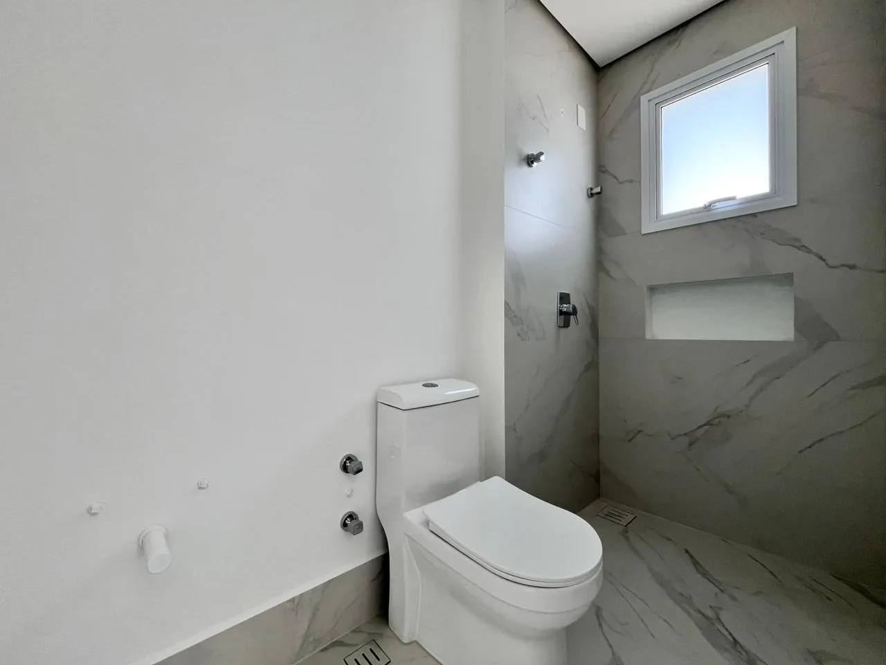 Imagem Apartamento com vista para o mar à venda com 190m2 por R$ 4.048.000,00