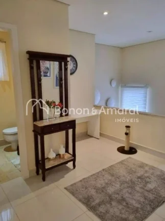 Imagem Sobrado amplo com ambientes bem distribuídos, ideal para quem busca conforto e espaço para a famí...