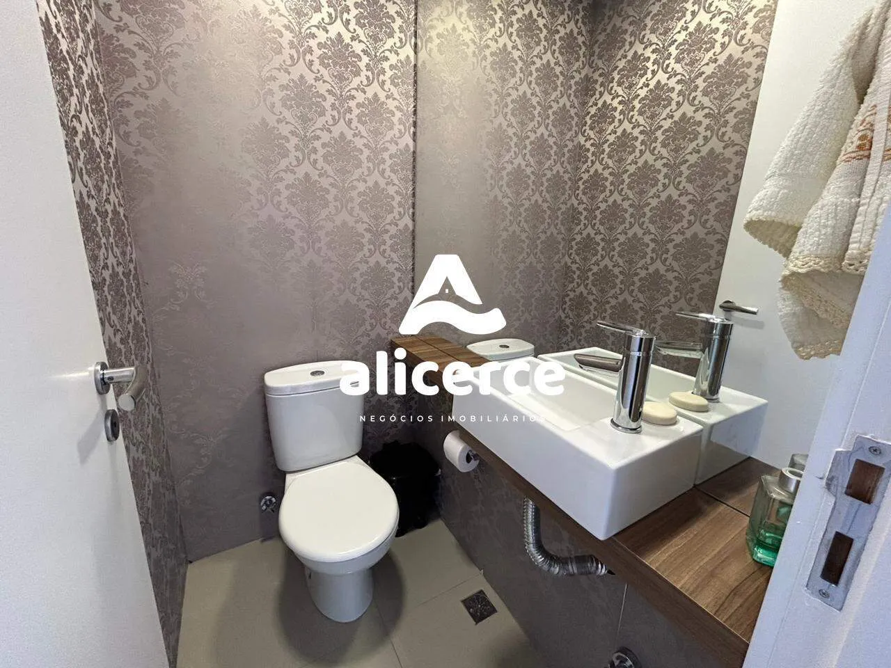 Imagem Apartamento Duplex à venda com 129m² l 3 quartos l 3 suítes l Vista Mar l Estreito - Florianópolis/SC