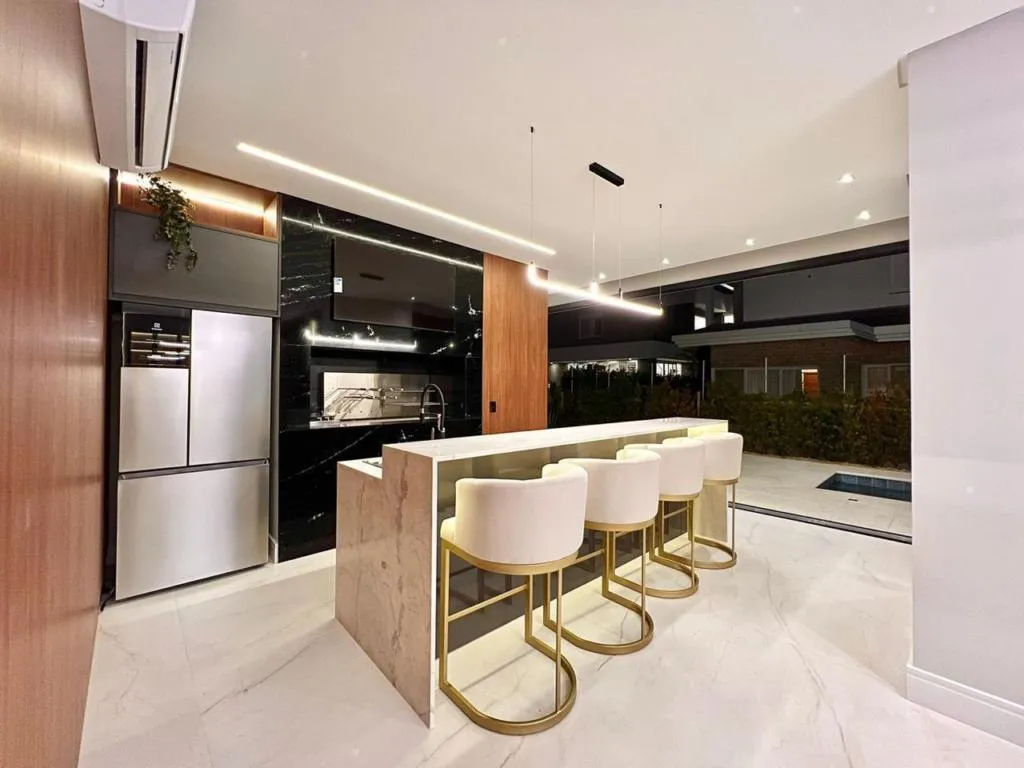 Imagem Casa em Condominio 4 Dormitórios - Bairro xangri-la