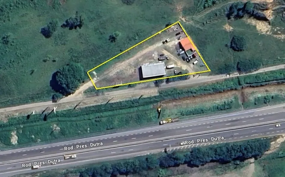 Imagem Terreno Estratégico de 3.300m² com Barracão, Escritório e 3 Acessos Rodoviários para Locação em Área Nobre de Aparecida