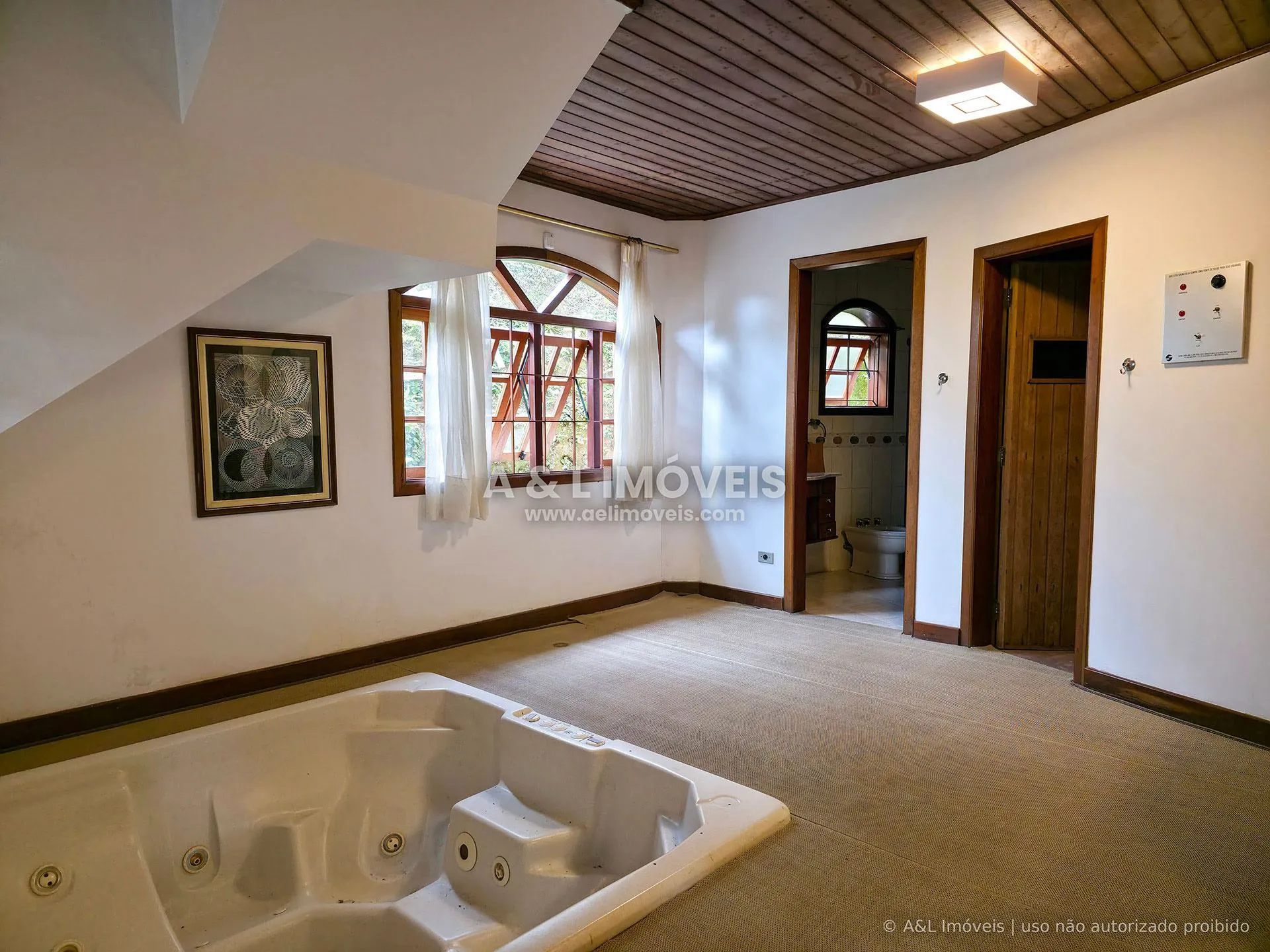 Imagem Casa com lareira, calefação e jardim no Alto do Capivari