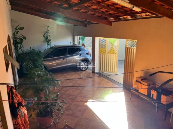 Imagem Casa à venda no bairro Lourdes - Uberaba: 3 dormitórios, suíte, quintal e mais!