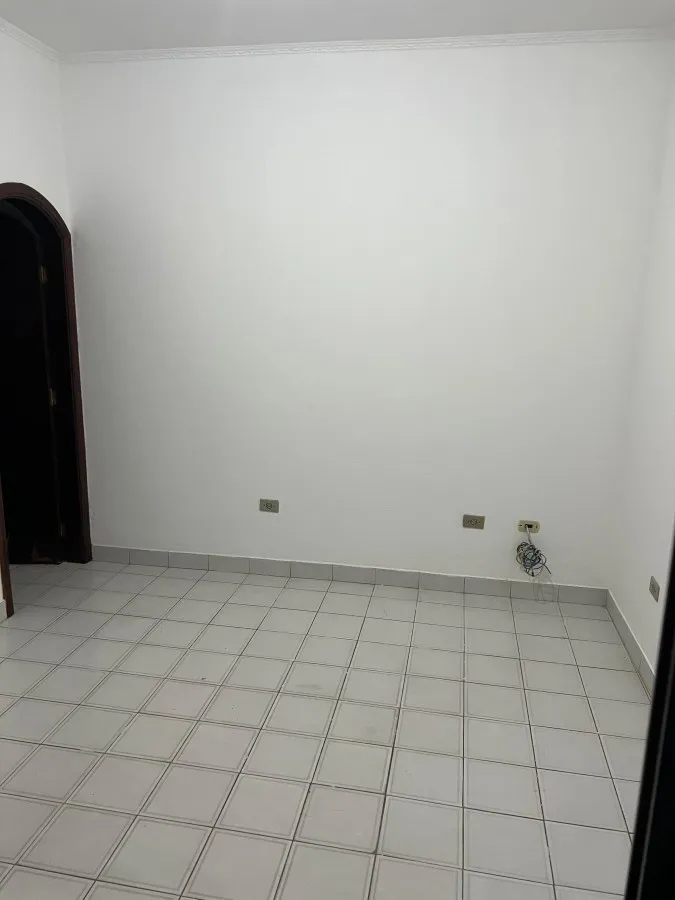 Imagem Casa para Venda em Praia Grande, Aviação, 4 dormitórios, 2 suítes, 2 banheiros, 4 vagas