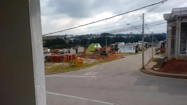 Imagem Casa na fase de Acabamento em Condomínio