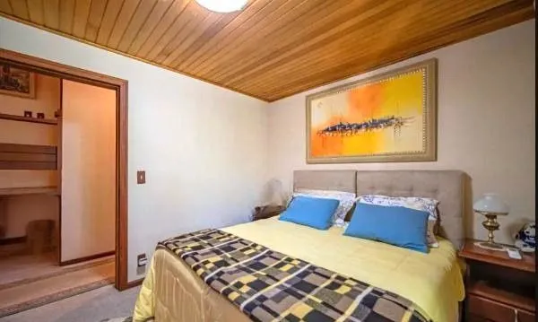 Imagem Casa em Gramado de 4 dormitórios e 4 vagas