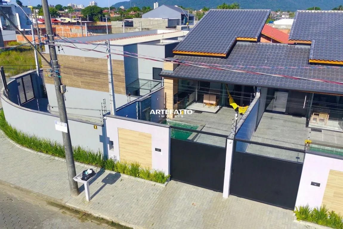Imagem Oportunidade em Peruíbe - Casa com suíte e 3 vagas!