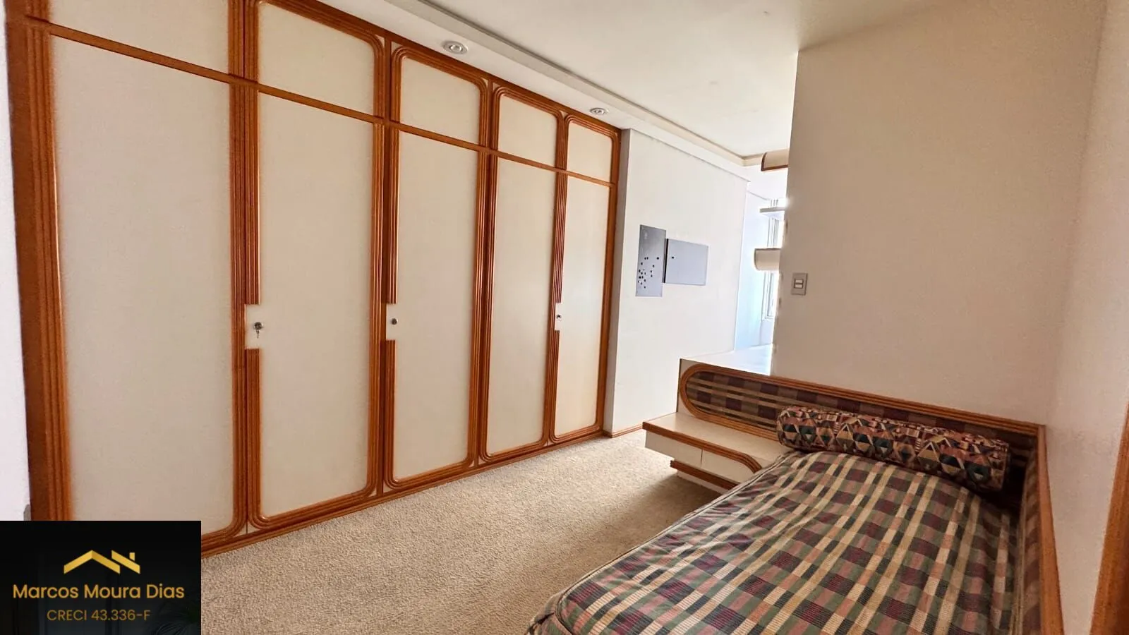 Imagem Apartamento Amplo na Avenida Angélica, 4 dormitórios (2 SUÍTES), possui Hidro e closet. Edifício com 2 Vagas de Garagem