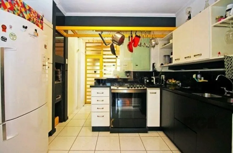 Imagem Apartamento Reformado com 3 Dormitórios e 3 Vagas no Petrópolis