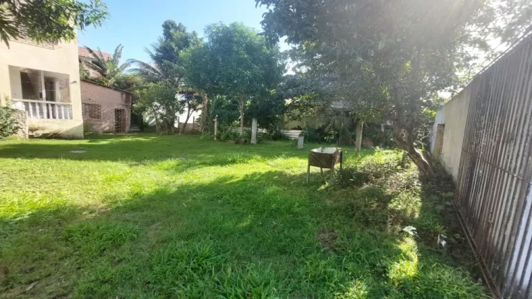 Imagem EXCELENTE TERRENO A VENDA COM CASA COM 4 QUARTOS NA PRAIA DO MORRO EM GUARAPARI-ES.