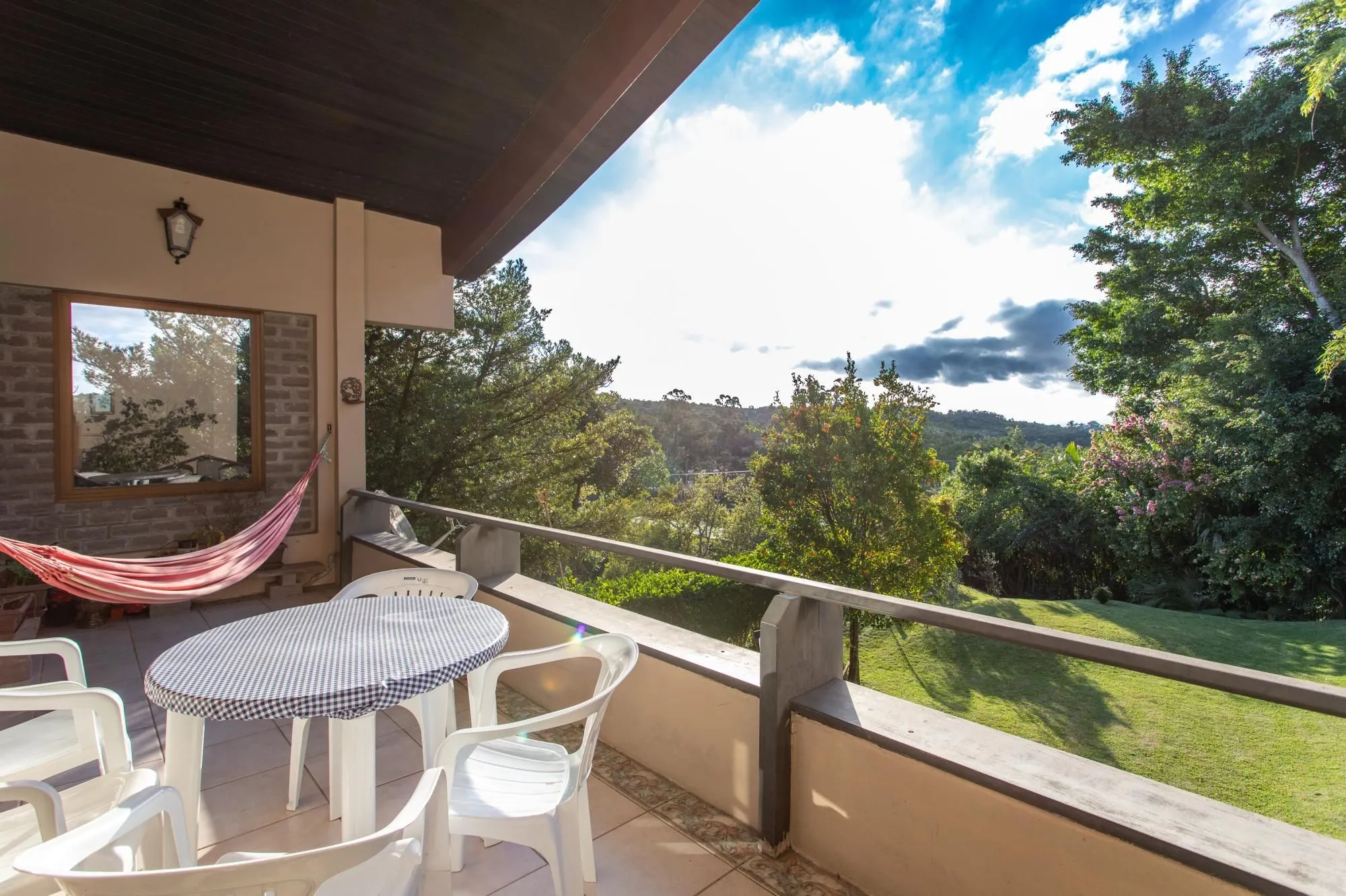 Imagem Casa em Condomínio à venda com 5 dormitórios, 565m² e 4 vagas no Condominio Jardim do Sol, Zona Sul de Porto Alegre