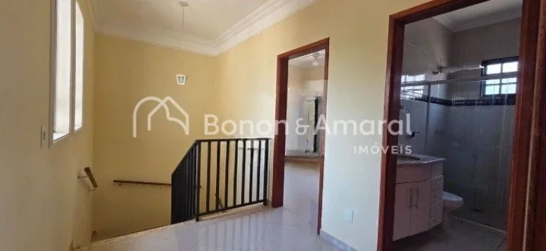 Imagem Localizada em um tranquilo bolsão residencial, com terreno plano e posição estratégica, este sob...