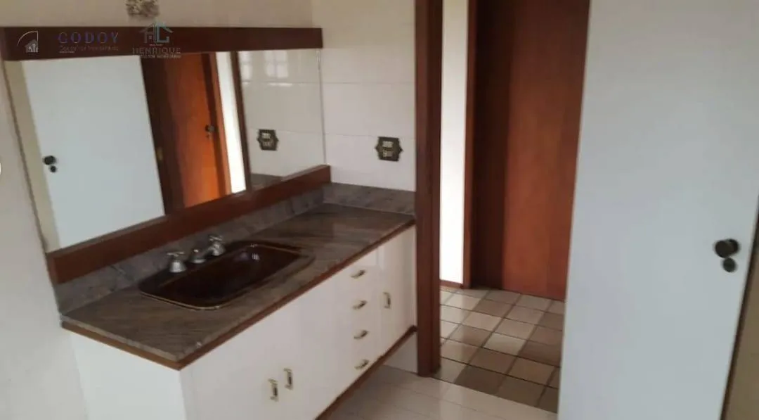 Imagem Casa Espaçosa com Piscina, Salão de Festas e Área Gourmet