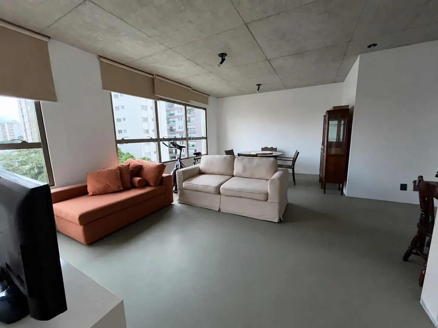 Foto do imóvel Apartamento com 1 Quarto à Venda ou Locação, 75 m² em Rua Doutor Jesuíno Maciel