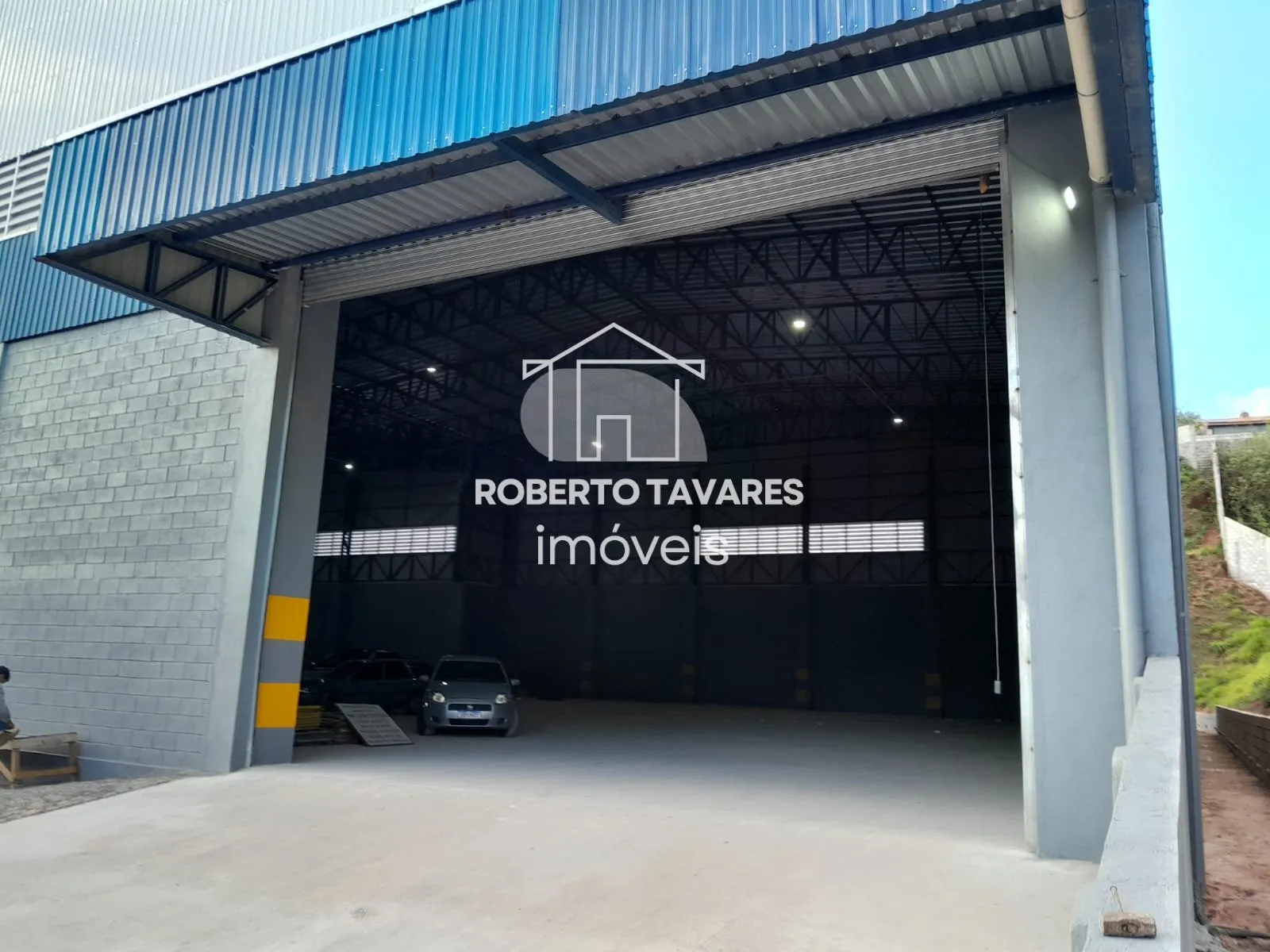 Imagem Galpão para Locação - 4 Docas - 1 Rampa - 15 Vagas de garagens - Junto a Rod. Régis Bittencourt (BR116).