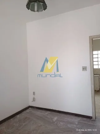 Imagem Casa Espaçosa com Edícula e Ambientes Independentes - Excelente Local.