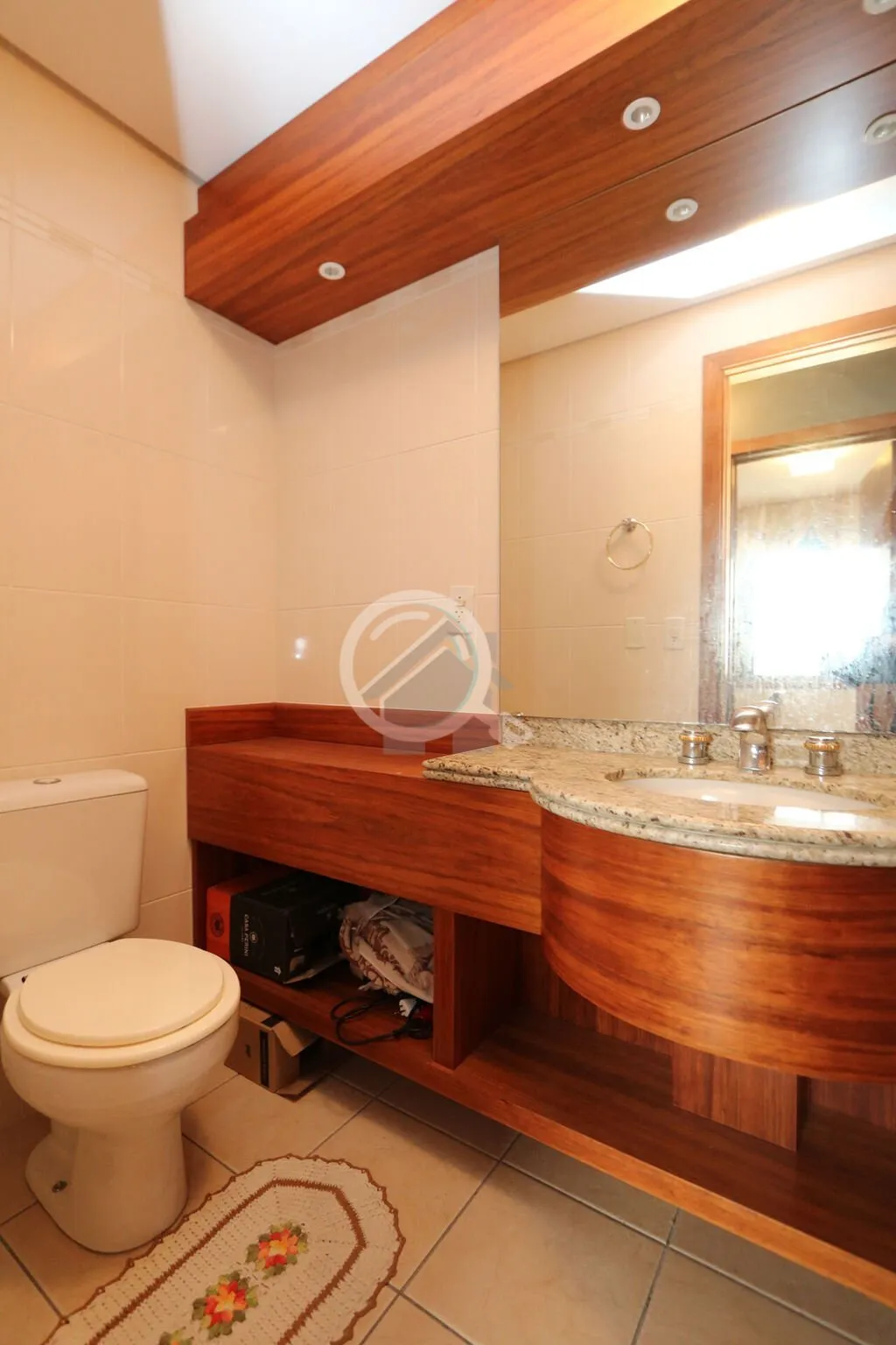Imagem Apartamento com 67m2 privativos mobiliado e equipado com eletrodomésticos e split. Imóvel bem vent...