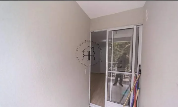 Imagem Este encantador apartamento está localizado na vibrante cidade de São Paulo, oferecendo uma combin...
