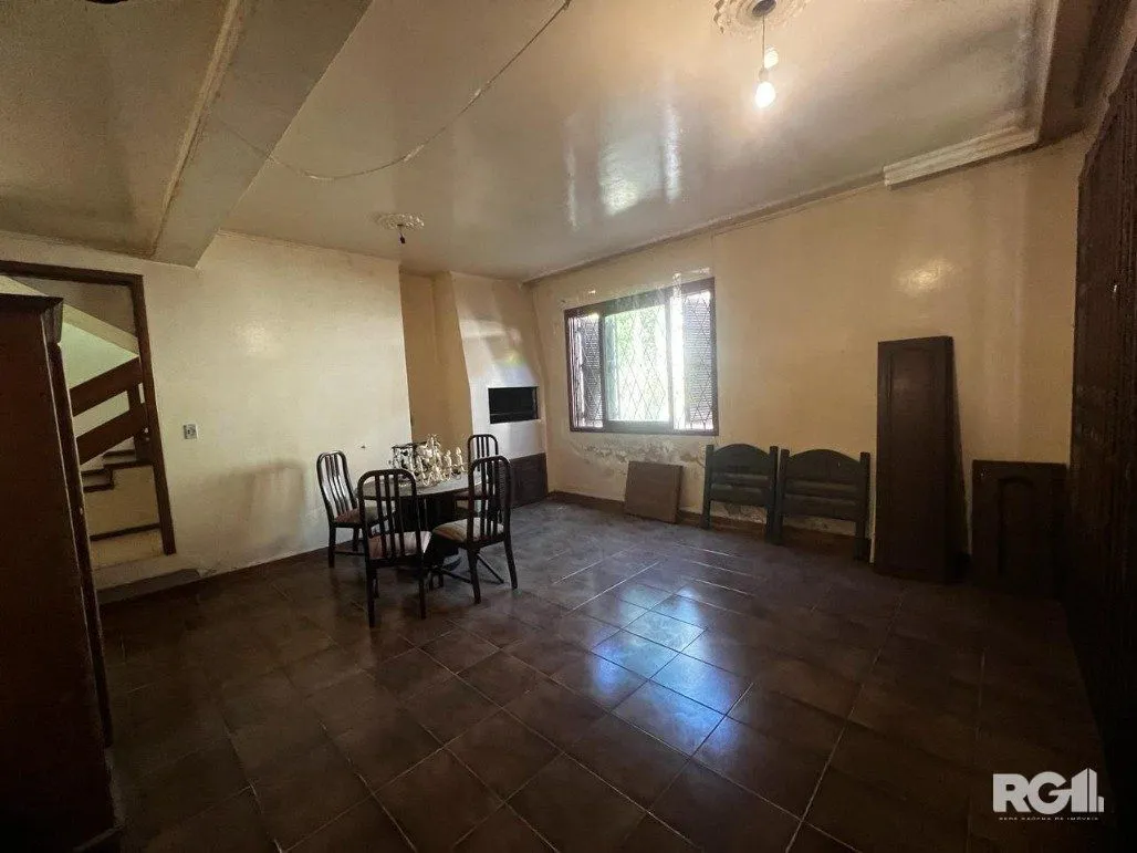 Imagem Casa com 351,60m2 de área construída em propriedade de 743m2 no Bairro Jardim Carvalho.