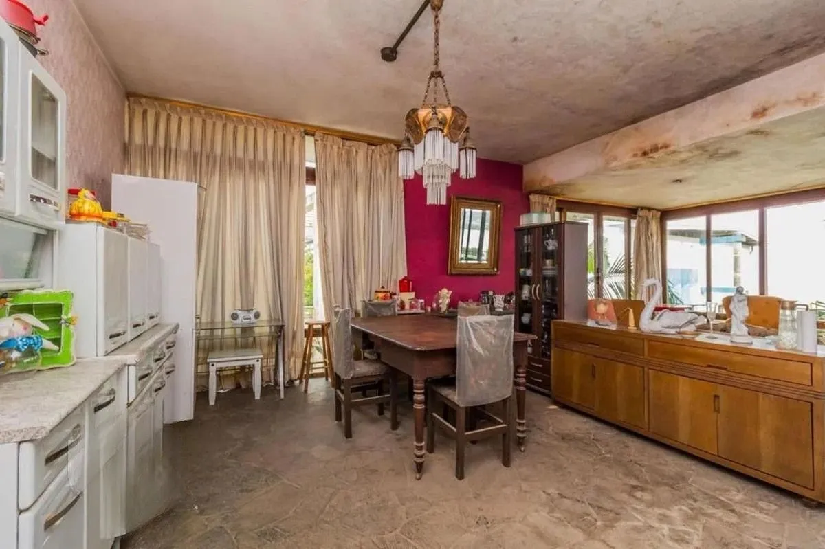 Imagem Casa com 5 dormitórios e 3 vagas no bairro Assunção