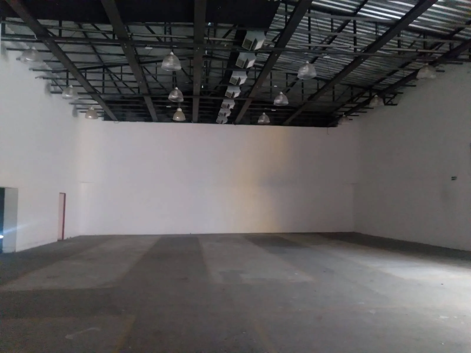 Imagem Galpão Comercial de Alto Padrão Próximo à Estação de Trem e Rodovias em Barueri