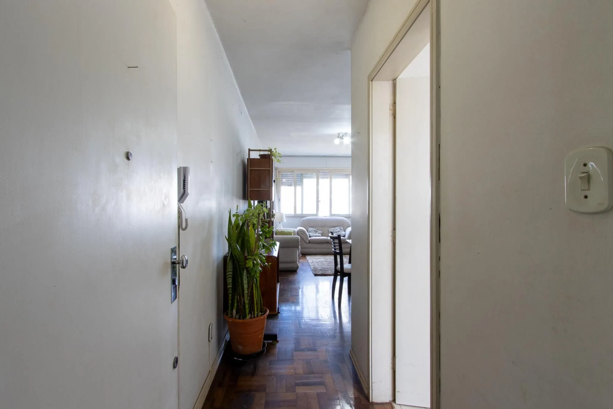 Imagem Apartamento de 3 dormitórios com uma vaga de garagem à venda no bairro Menino Deus - Porto Alegre