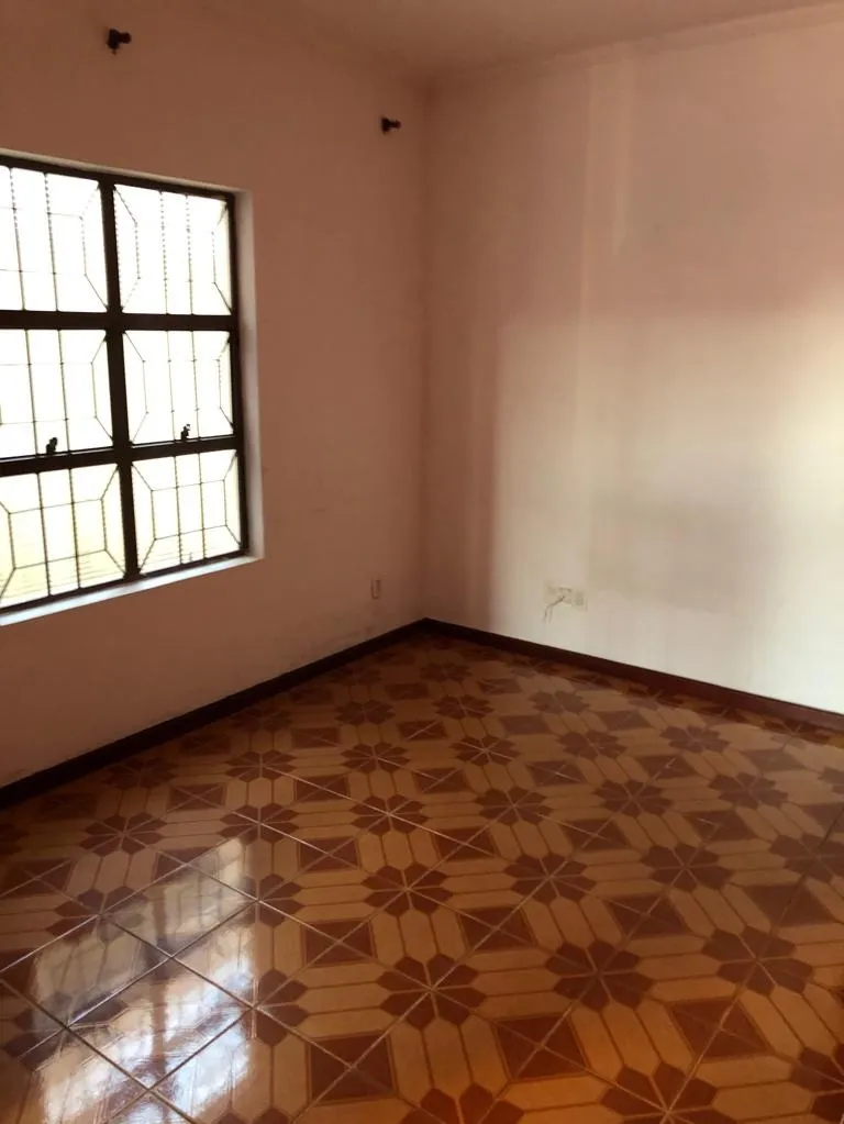 Imagem Sobrado à Venda no Jardim das Flores: 2 Suítes, Churrasqueira e Quintal